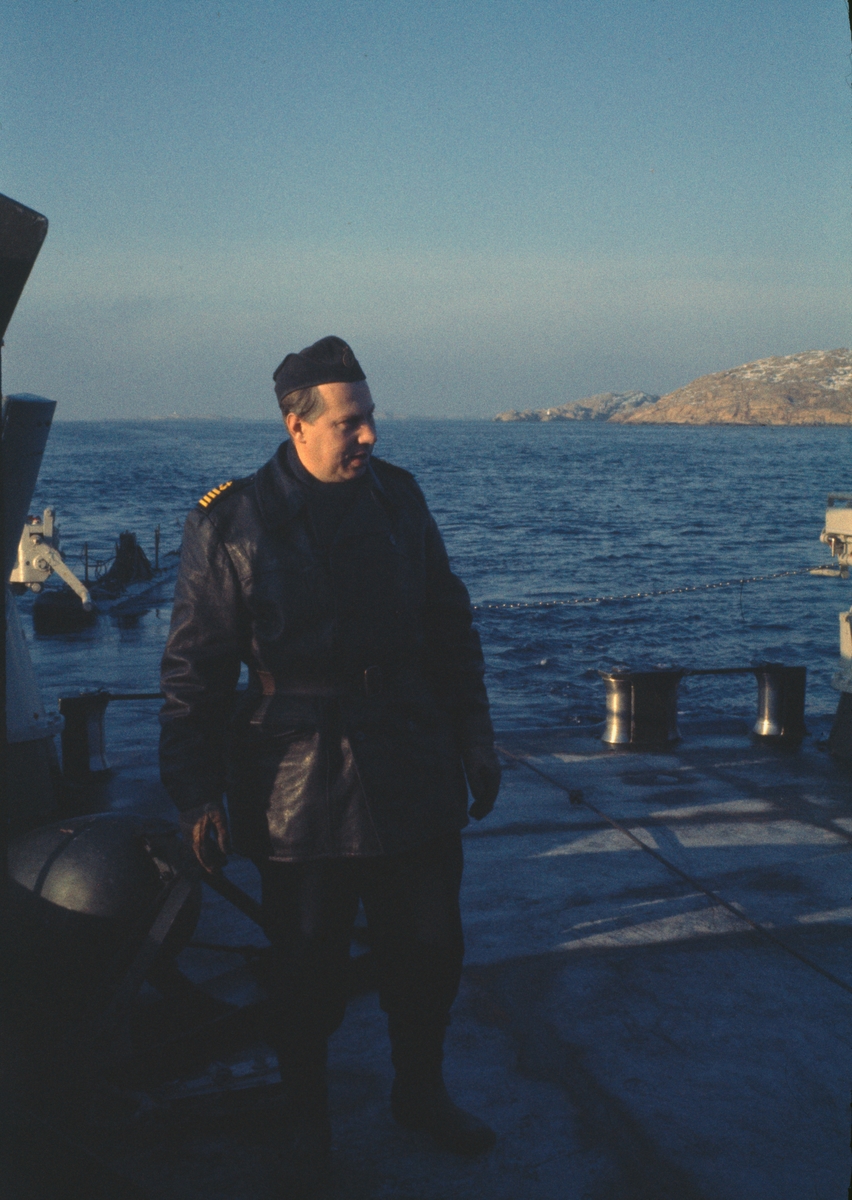 Bilden visar sjömän på akterdäcket av minsveparen Styrsö.