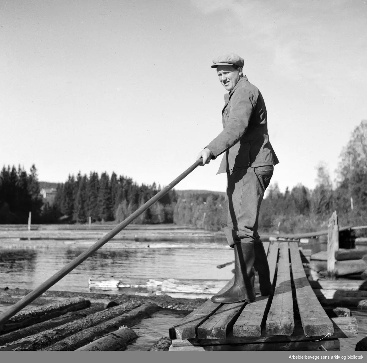 Tømmerfløting. Hakadal. 1949.