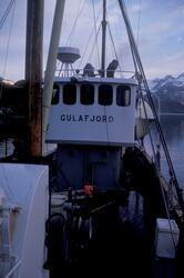 Brønnbåten "Gulafjord" ligger ved anlegget til Leonhard Hans