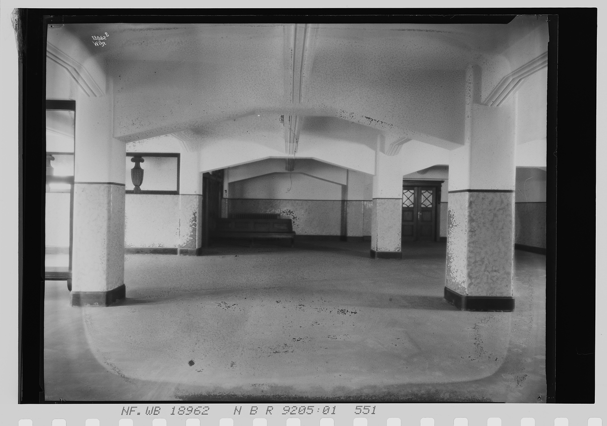 Lagerhall i Amerikalinjen varehus. Fotografert 1925.