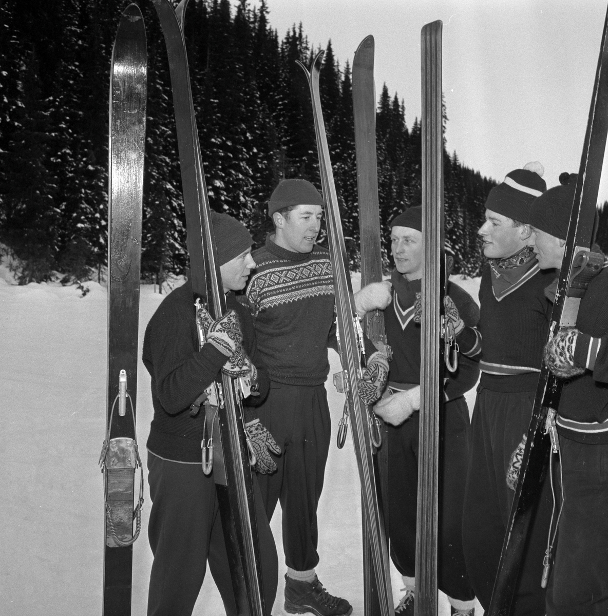 Skihoppere trener i Granåsen