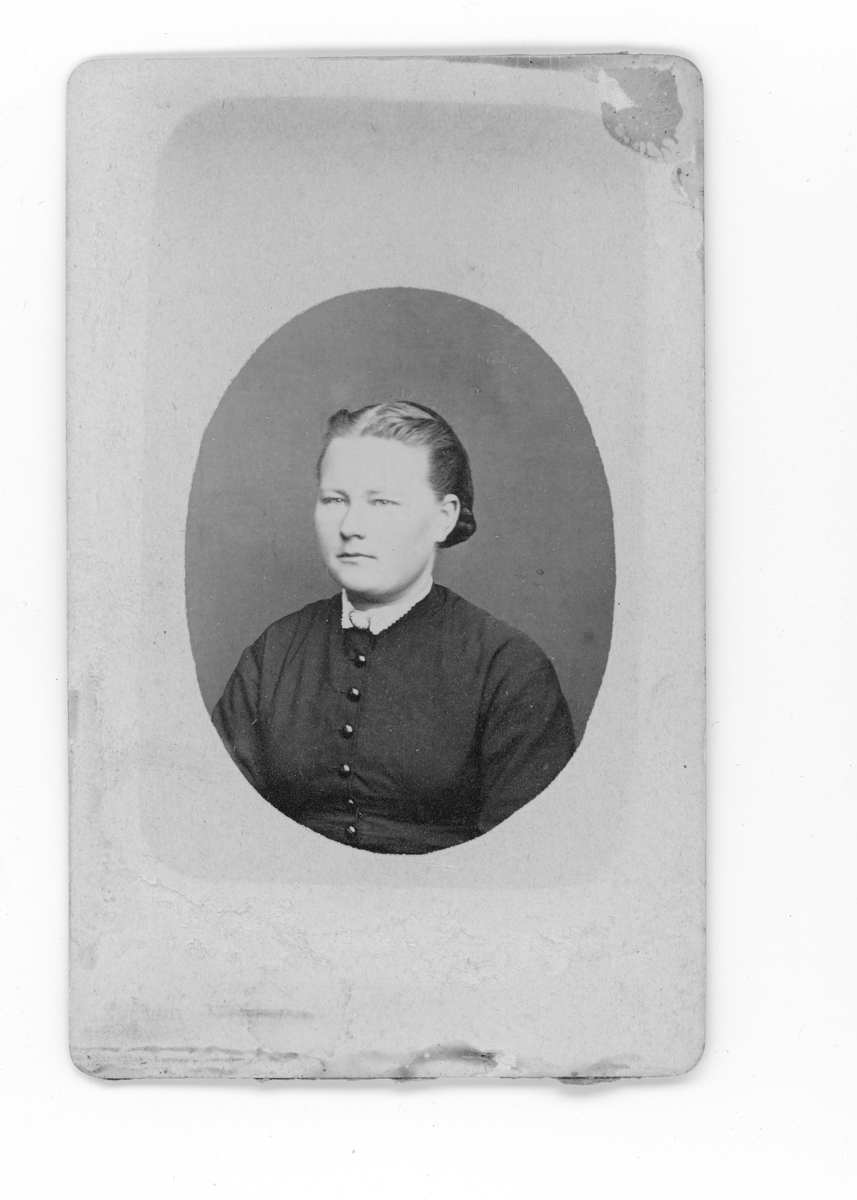 Portrett av kvinner - døtrene til Maria Eriksdatter Sveen og Bukkplass i Amerika?