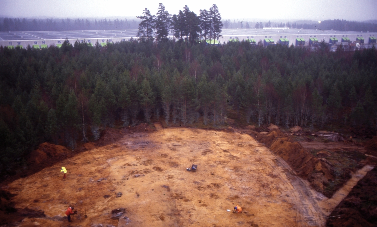 Översikt av gravfältet RAÄ Barnarp 171, L1971:1158 på Torsvik i Jönköping. Gravfältet undersöktes av länsmuseets arkeologer 2001.