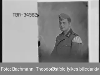Portrett av tysk soldat i uniform. Werner Riephert.