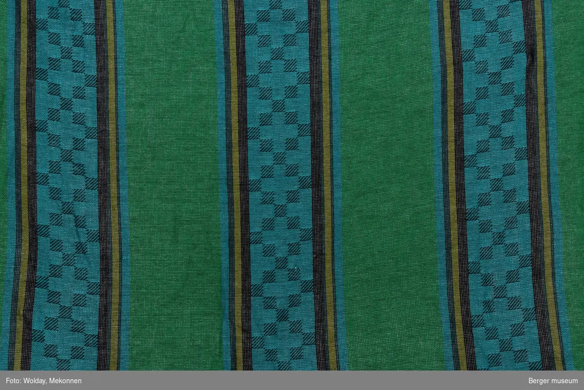 Stor tekstilrull med ullstoff