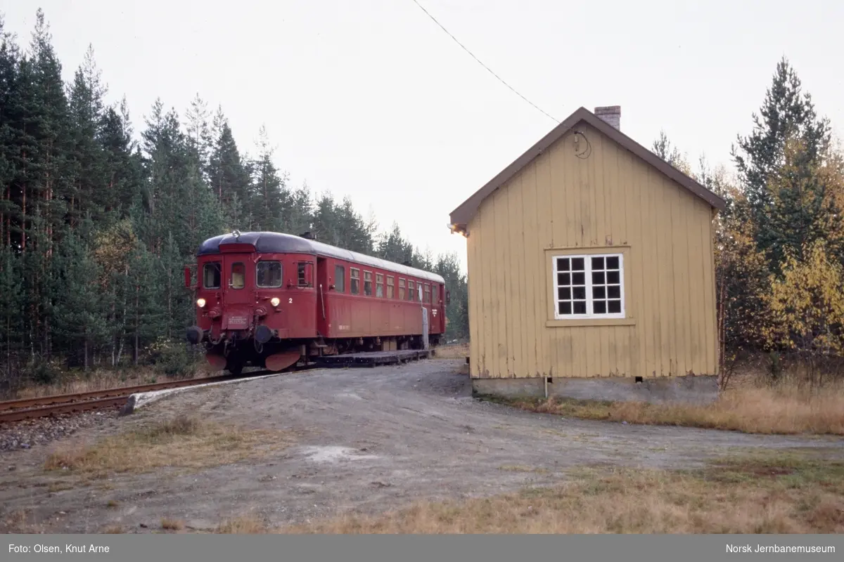 Dieselmotorvogn BM 86 27 med persontog til Rødberg på Fossan holdeplass