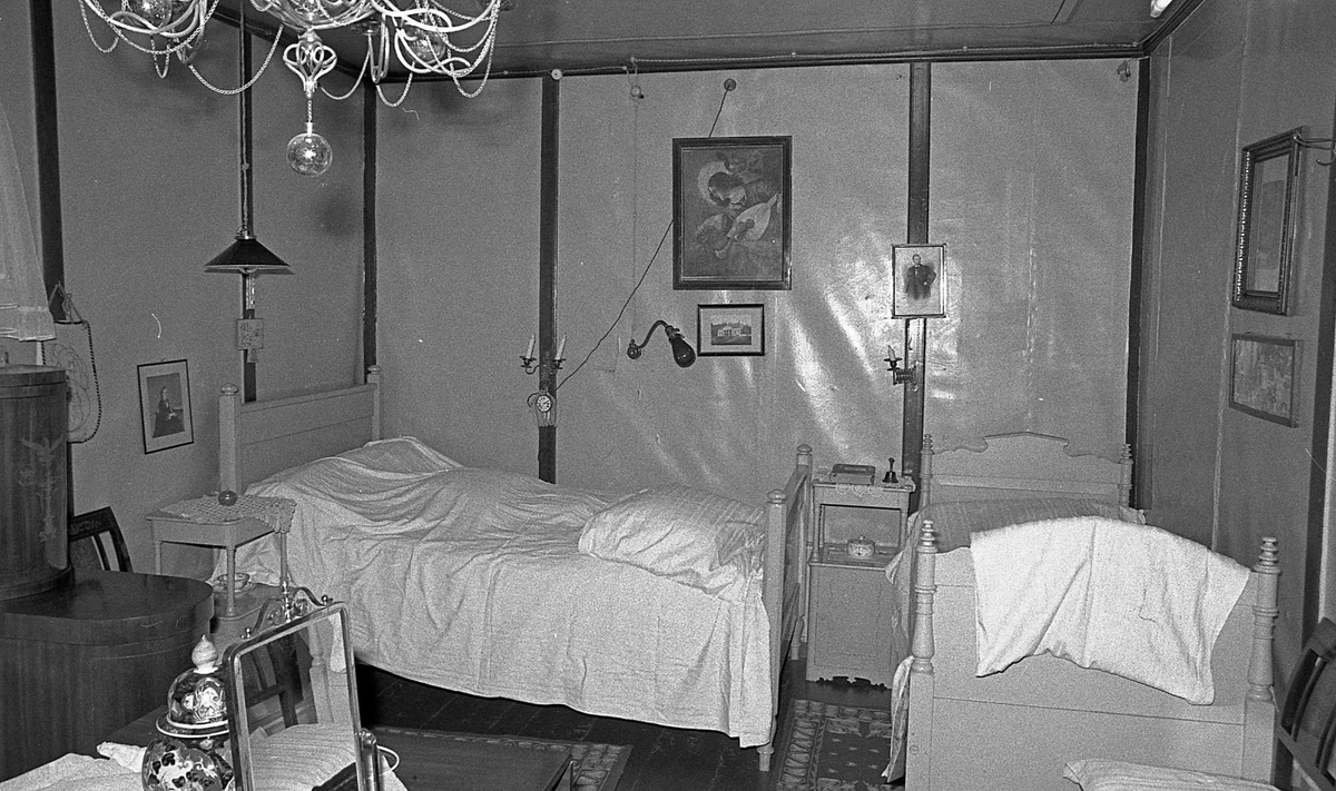 DOK:1971,
soveværelse, seng, bord, lampe,