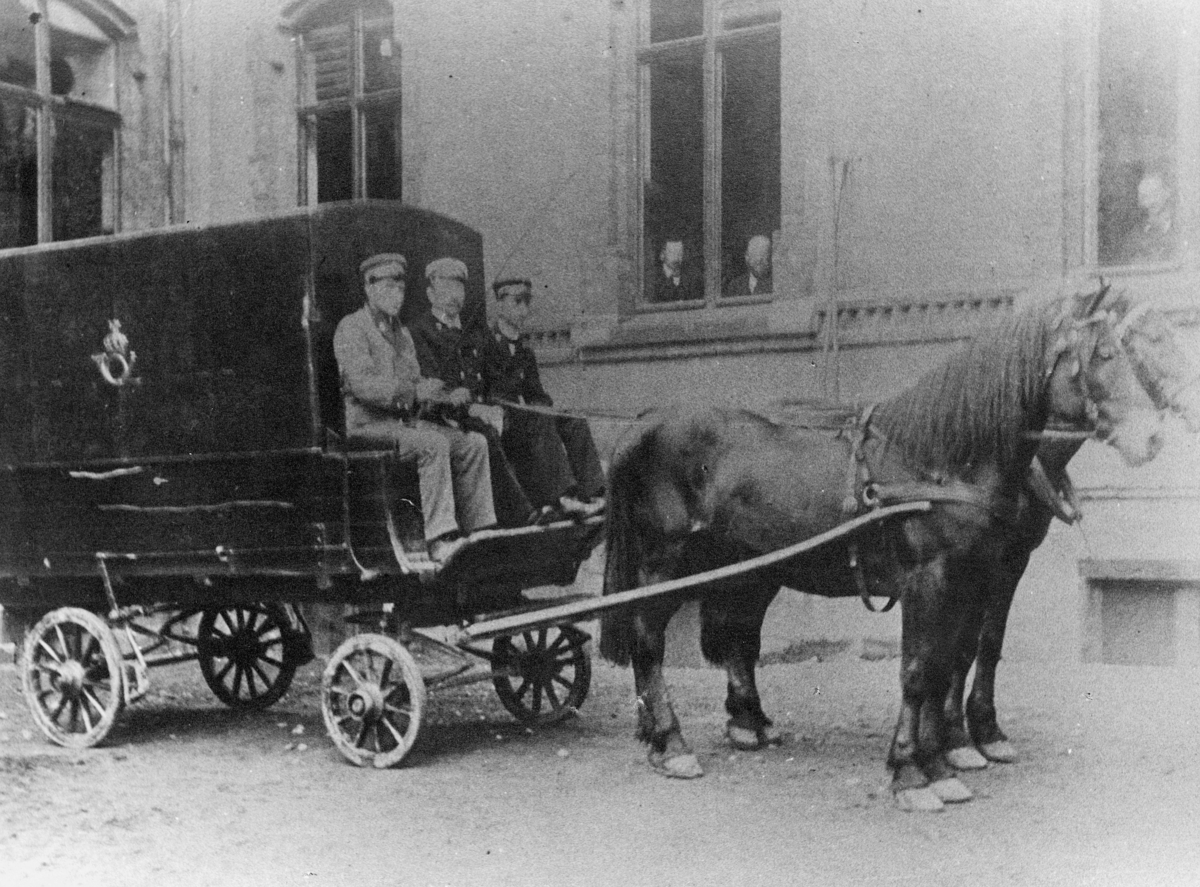 transport, to hester, vogn fire hjul, tre menn, postemblem, Bergen
