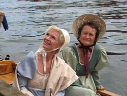 Kjæmpestaden 2005. Damer fra Tromøy i drakter fra ca. 1900, 