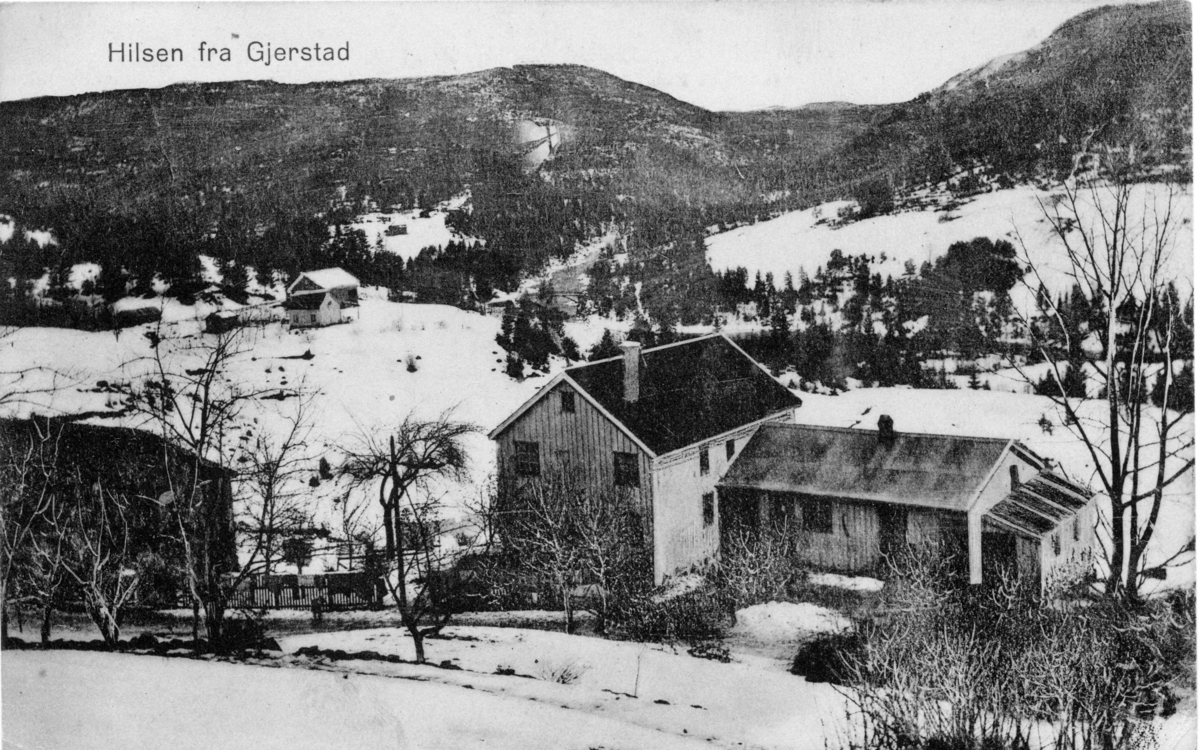 Gården øvre Røed i Gjerstad. Bebodd fra 1915 av Kittil og Rannei Heiland med barna Tora, Ingeborg, Tengel og Kåre. (Rannei døde i 1984.)