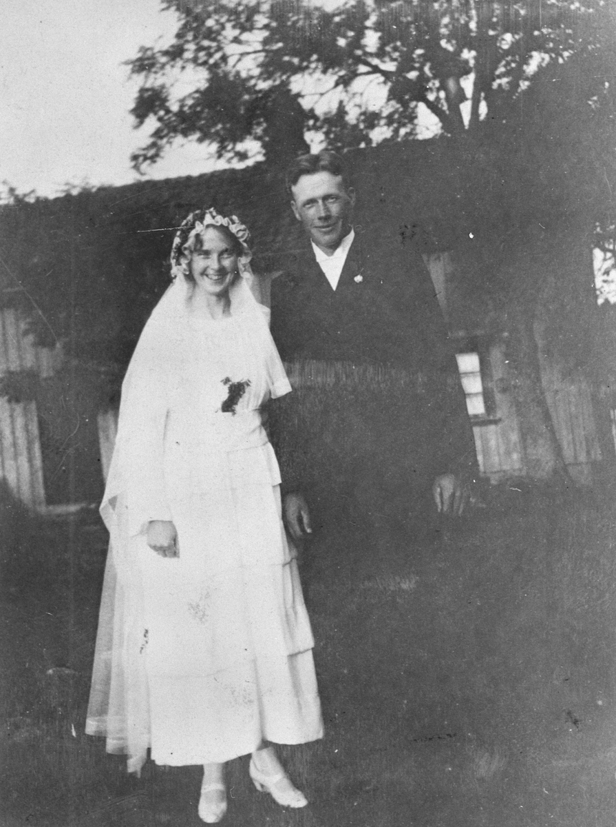Brudeparet Sigrid f. Kroer og Peder Krogh, bryllup på Mellom-Kroer.