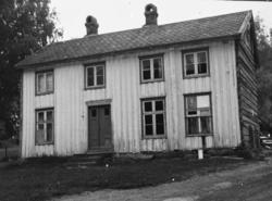 Plassastua i Eidsvåg. Dette var det første kommunehuset til 