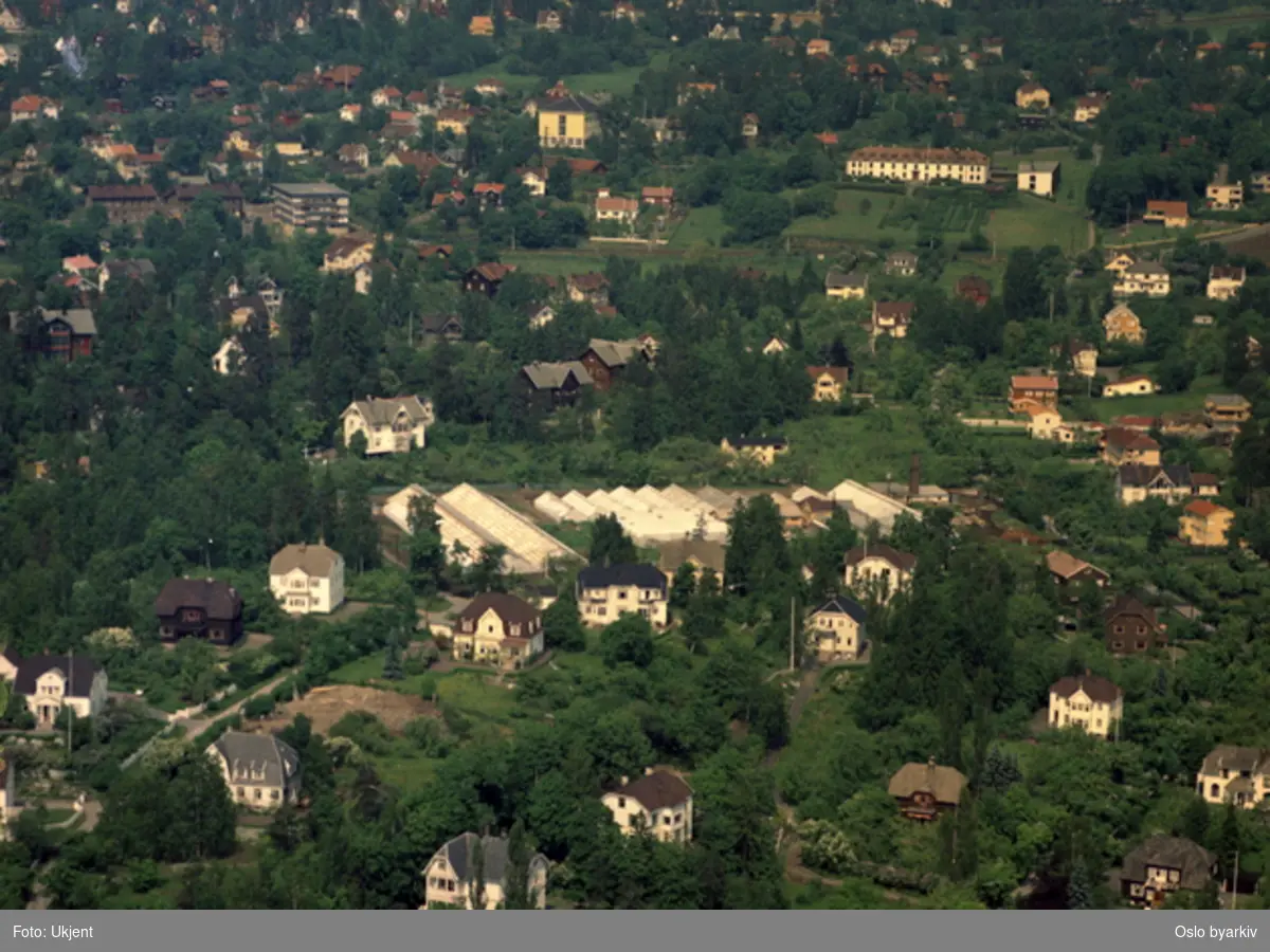 Villabebyggelse. Ullern sykehjem, aldershjem, gamlehjem. Kirkehaugsveien, Sollerudveien (Flyfoto)