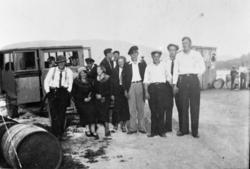 Gussiåsinger på tur. Bildet er tatt på fergekaia i Angvika..