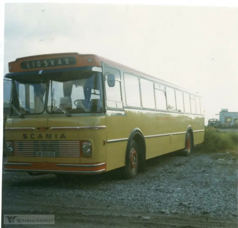 UR10039 var en Scania BF110 personbuss, 1971-modell med 45 sitteplasser. Det bar en langrutebuss med standard for turkjøring. Karosseriet ble bygd hos Kristiansund Lettmetall (VBK) i Kristiansund. Bussen ble levert ny til Eira-Eidsvåg Billag (EEB). I 1982 ble EEB fusjonert med Kristiansund-Oppdal Auto (KOA) og nytt selskapsnavn ble KOA-EEB A/S, seinere Trollheimen Trafikk, og Mørelinjen A/S fra 1988. Etter 1982 ble bussen lakkert mørkblå og brun (fargene til KOA). Den ble brukt som skolebuss utover 1980-tallet..(fra Oddbjørn Skjørsæter sine samlinger i Romsdalsarkivet)