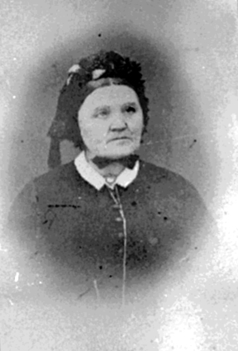 PORTRETT, MOR TIL ELINE HALVORSENEline Halvorsen var Hamars første menighetssøster