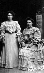 Anne Lovise Presterud (1864), Helgøya og svigerinne Kirsti K