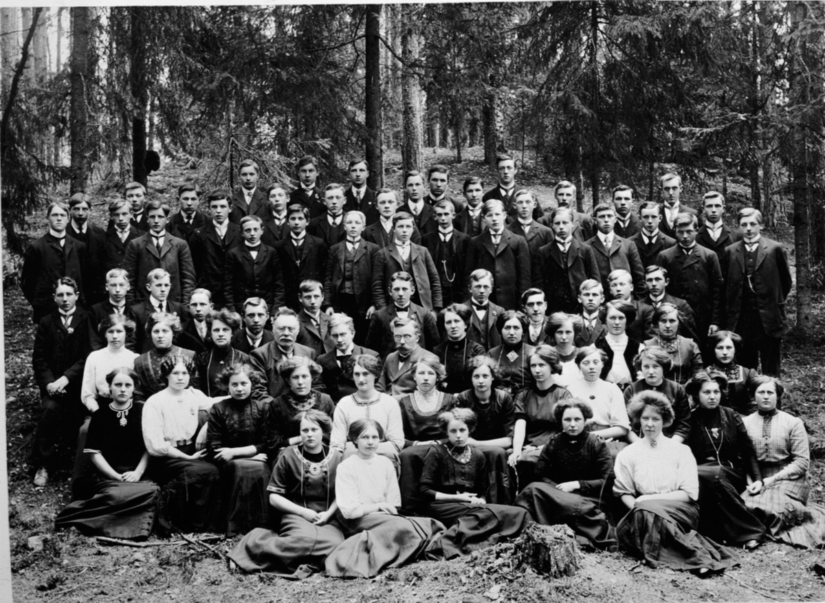 Ringsaker Amtsskole, Bjerregård, gruppe elever og lærere, senere Ringsaker fylkesskole,