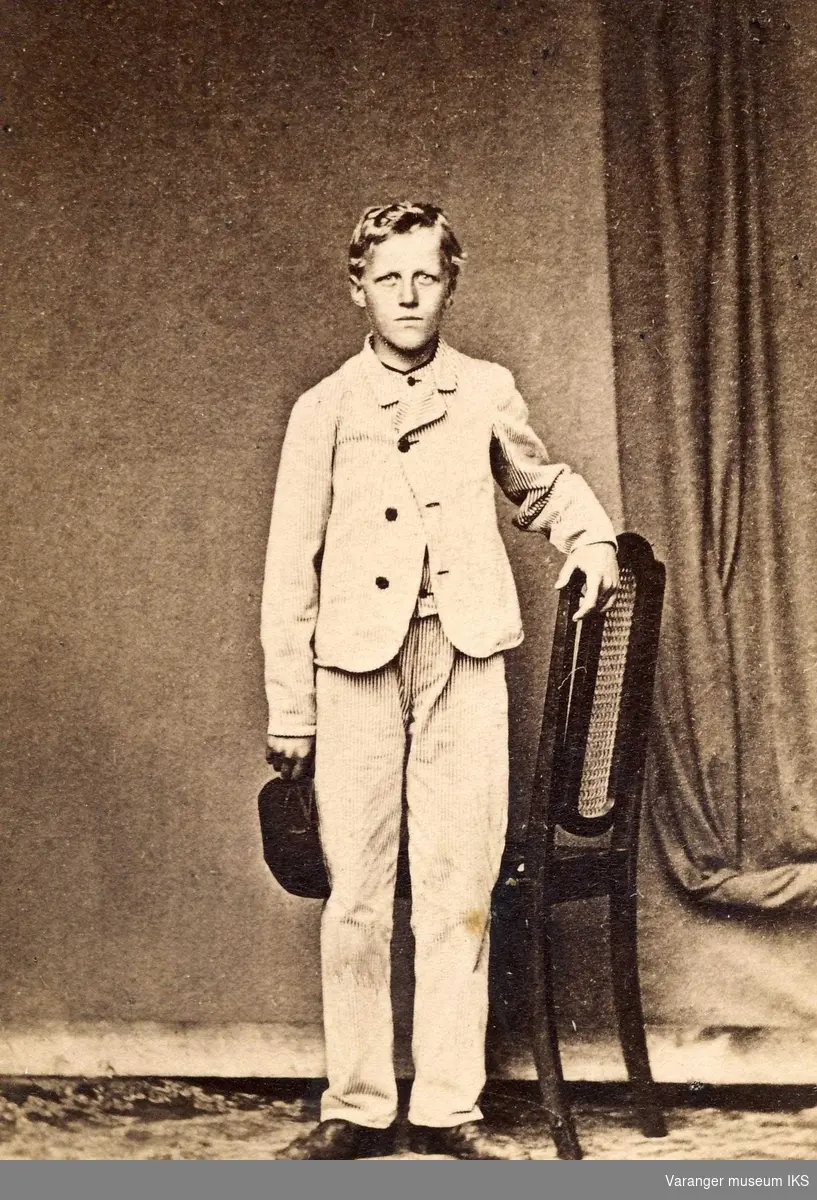 Hans Fredrik Esbensen 14 år i 1869.