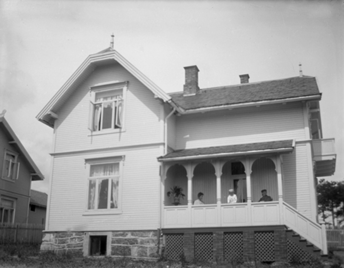 Hamar, St. Olavs gate 76, Wangensteens villa, tegnet av ingeniør/arkitekt Axel Daniel Halvorsen (1847-1917), oppført 1902