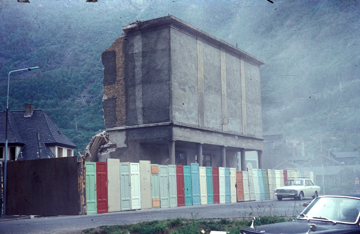 Rivinga av Folkets Hus i 1971.