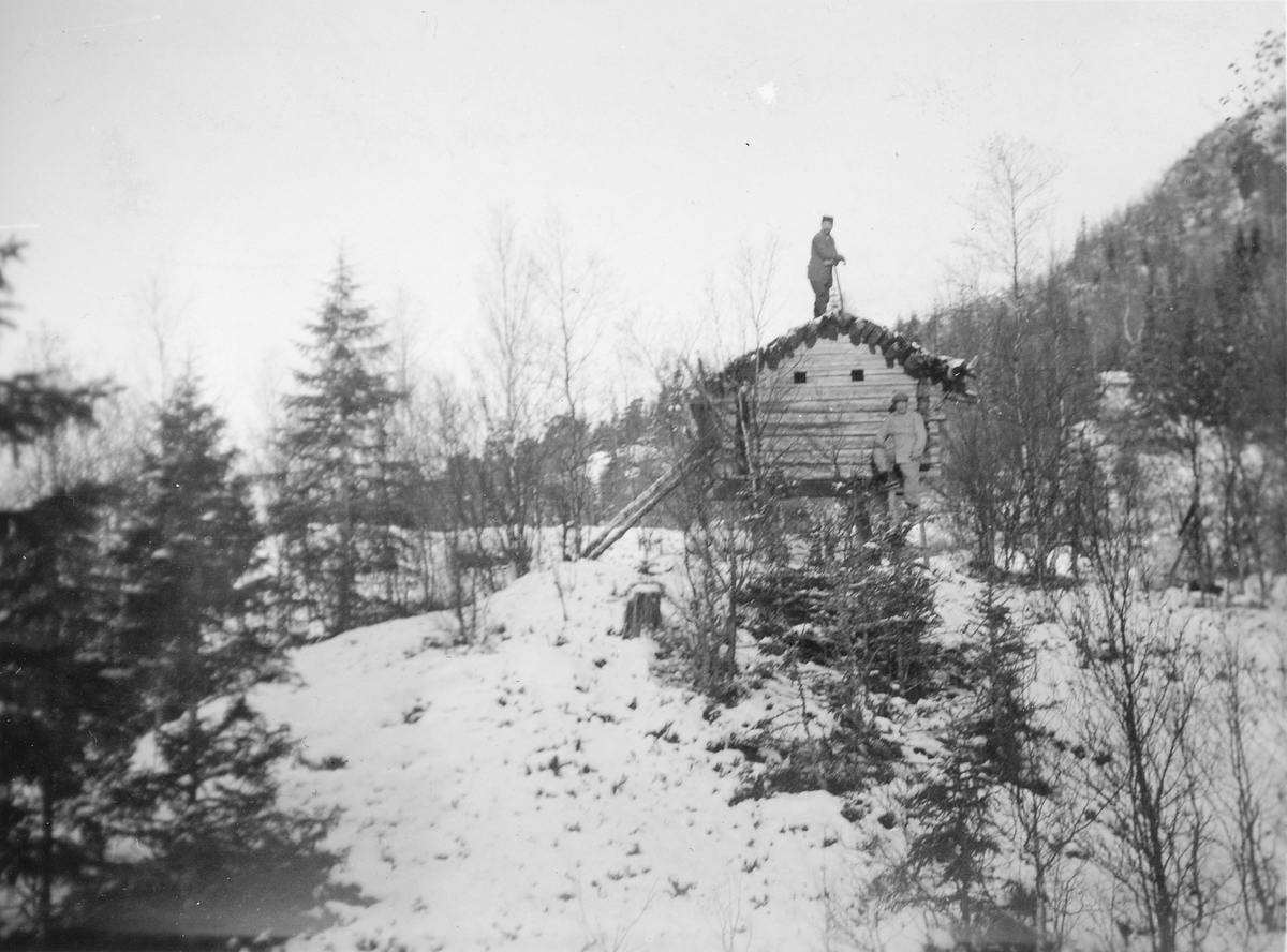 Samisk stabbur, njalle (njælla) på Bjørnheia, Vetterhusbotn i Nord-Trøndelag. Senere gjenreist på Sverresborg Trøndelag Folkemuseum.