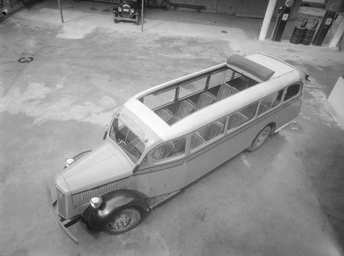 Trondhjems Drosjeeieres Turistvogn - Volvo buss med soltak, såkalt "Solskinnsbuss"