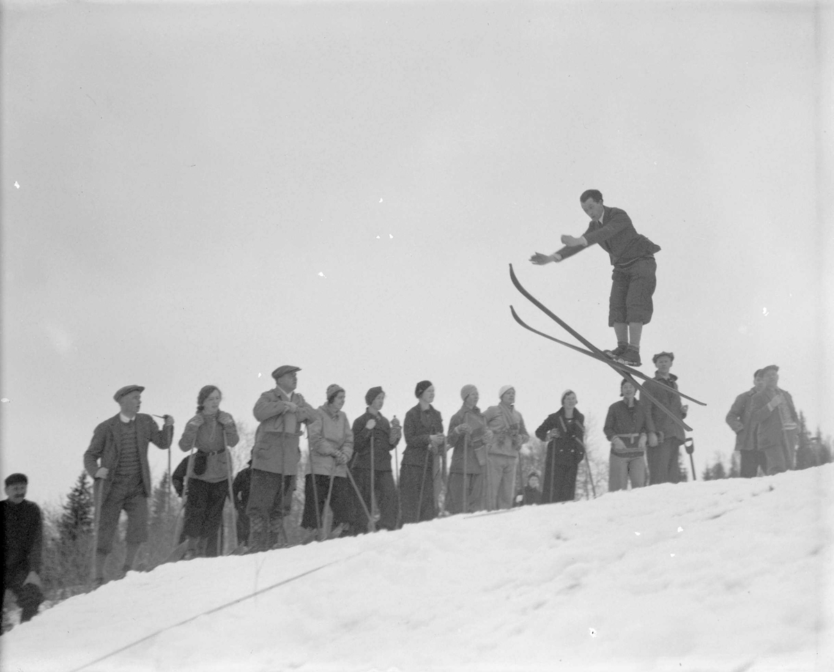 Trondhjems Forsikringsselskabs skirenn på Halsetaunet - Sverresborg ...