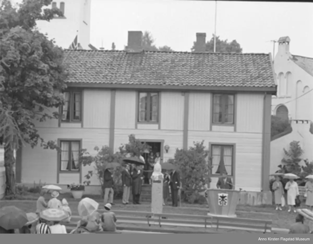Åpning av Kirsten Flagstads minnesamling i Strandstuen, Hamar 12. juli 1985. The opening of Kirsten Flagstad Memorial, Strandstuen, Hamar 12 July 1985. 