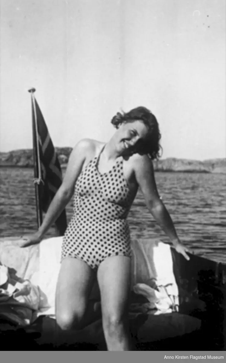 Kirsten Flagstads datter Else Marie ombord i Nuri utenfor Strømstad sommeren 1936. Kirsten Flagstad's daughter Else Marie on board Nuri outside Strømstad summer 1936. 