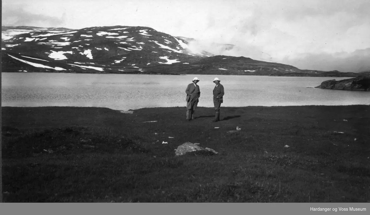 Landskapsbilete, Hardangervidda, to menn