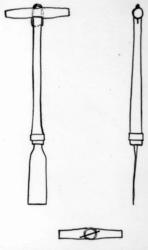 Redskap av jern med skaft av furu