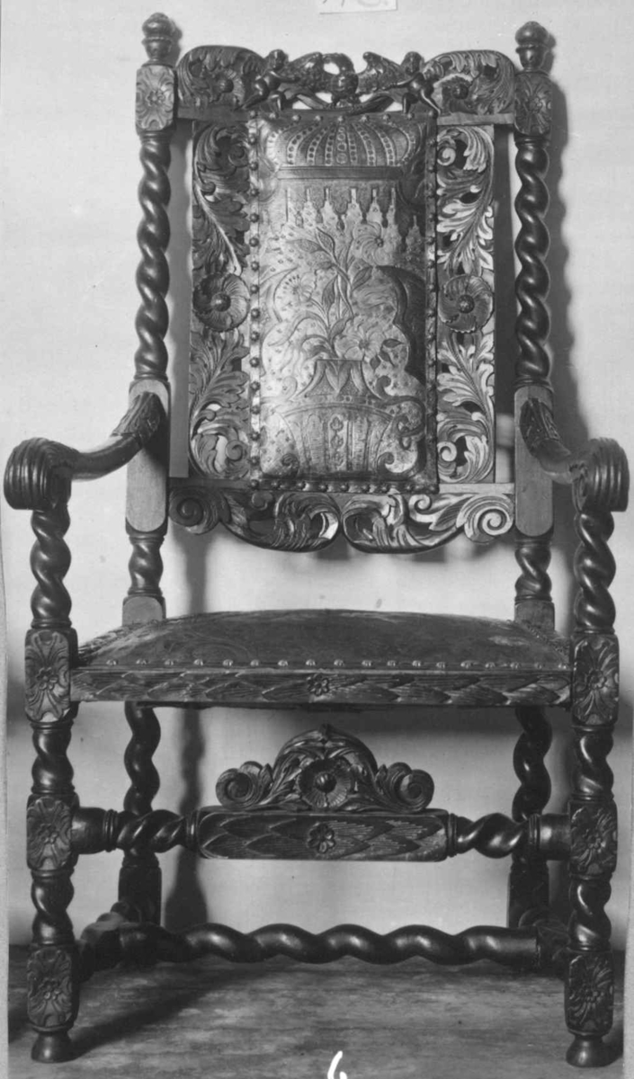 Barokk, ca. 1660 - 1690. Engelske barokkformer, Stol