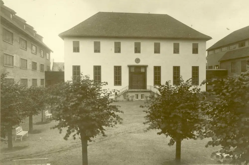 Torget med hovedbygget. Norsk Folkemuseum, Oslo 1934.