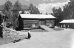 Telemarkstunet på Norsk folkemuseum, 1947. I midten: løe fra