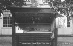 St. Hans fest på Norsk Folkemuseum i 1916. Salgsbod