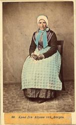 50. Kone fra Alvøen (ved Bergen.)