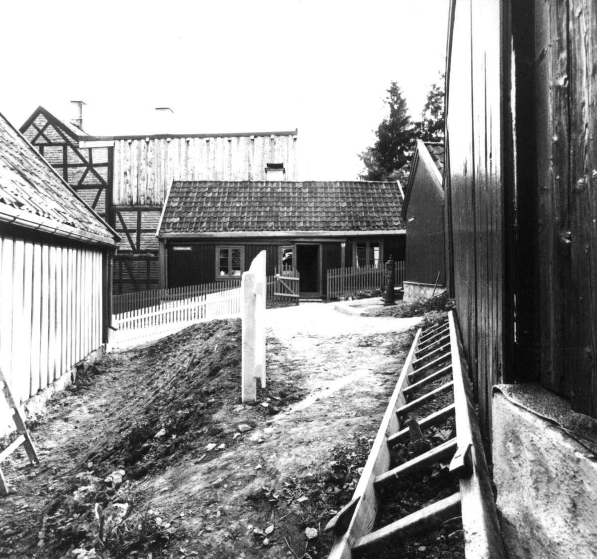 Enerhaugen under oppførelse på Norsk folkemuseum, 1968 - 69.