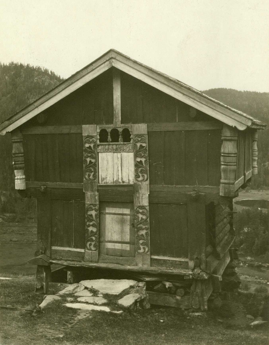 Stabbur, Brekke, Morgedal, Kviteseid, Telemark. Fotografert 1916.