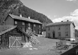 Gårdstun, Gravaune, Lønset , Oppdal, Sør-Trøndelag. Fra albu