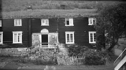 Våningshus, Nyhus, Lønset, Oppdal, Sør-Trøndelag. Inngangspa