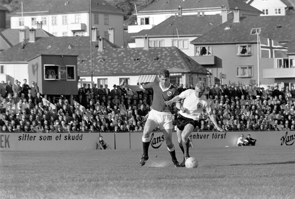 Serie. Landskamp i fotball mellom Norge - Skottland. Fotografert juni 1963.