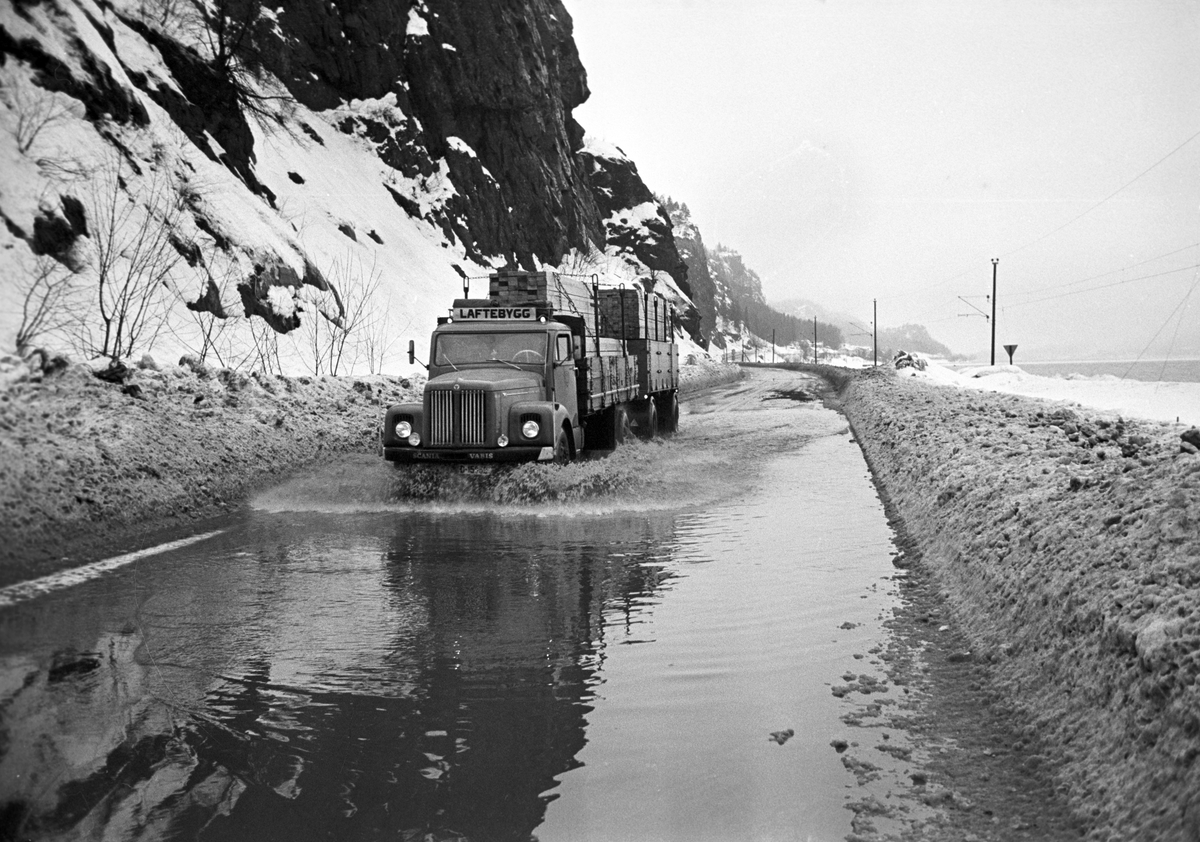 Holmestrand, februar 1967, vårflom langs Sørlandske hovedvei.