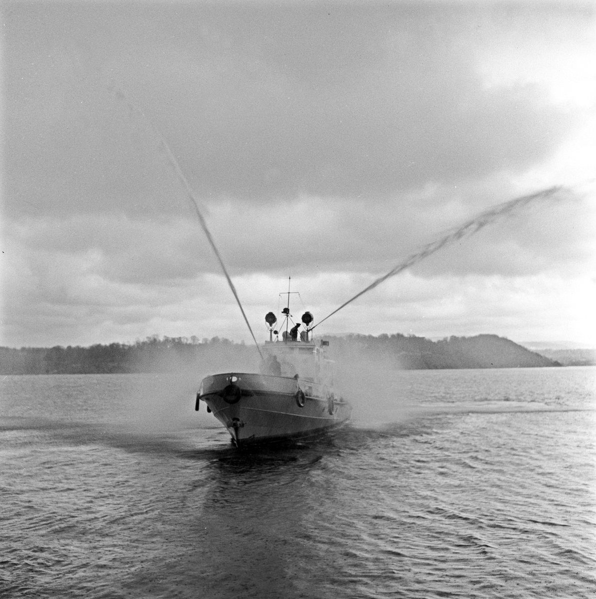 Serie. Brannvesenets båt "Sjøsprøyt I". Fotografert mai 1959.