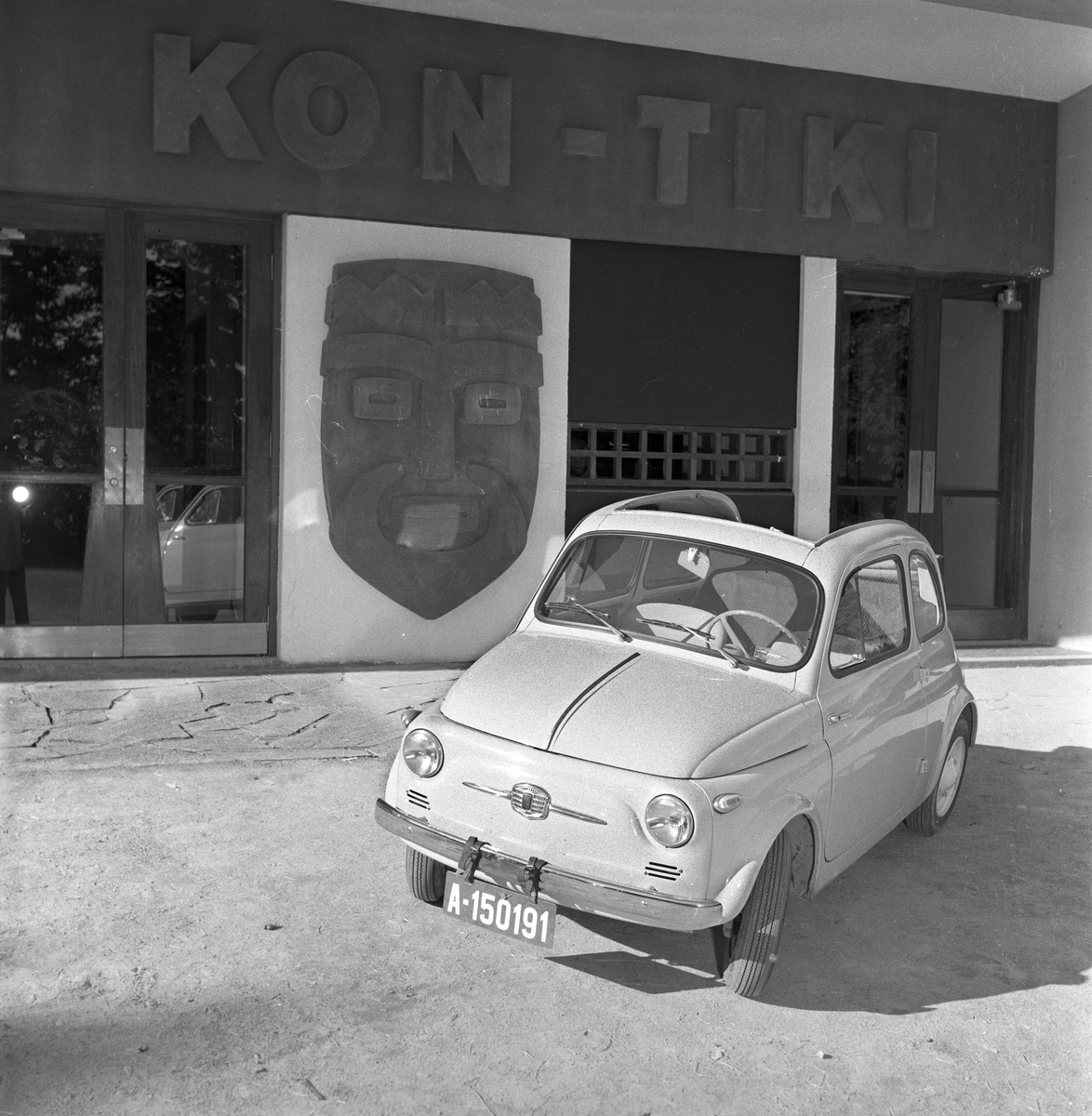 Serie. Test av bilmodellen Fiat 500. Bilen er fotografert bl.a. foran Frammuseet og Kon-Tiki Museet.

