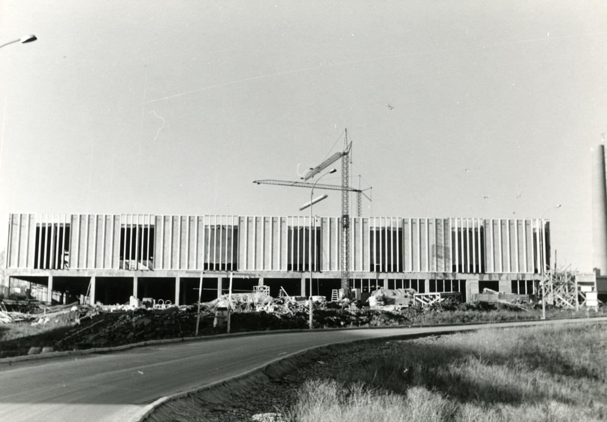 Byggeplass.
Konstruksjon av Tiedemanns Tobaksfabrik på Hovin i 1967.