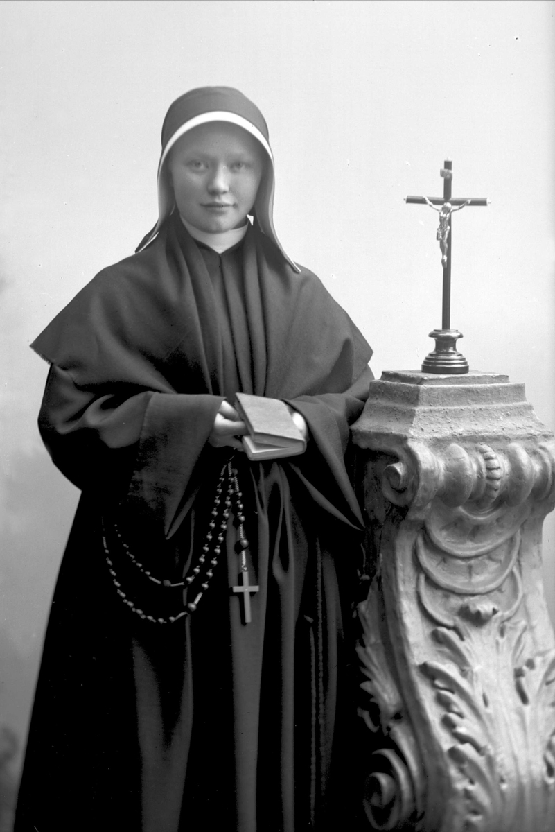 Portrett, nonne, søster Antonie.