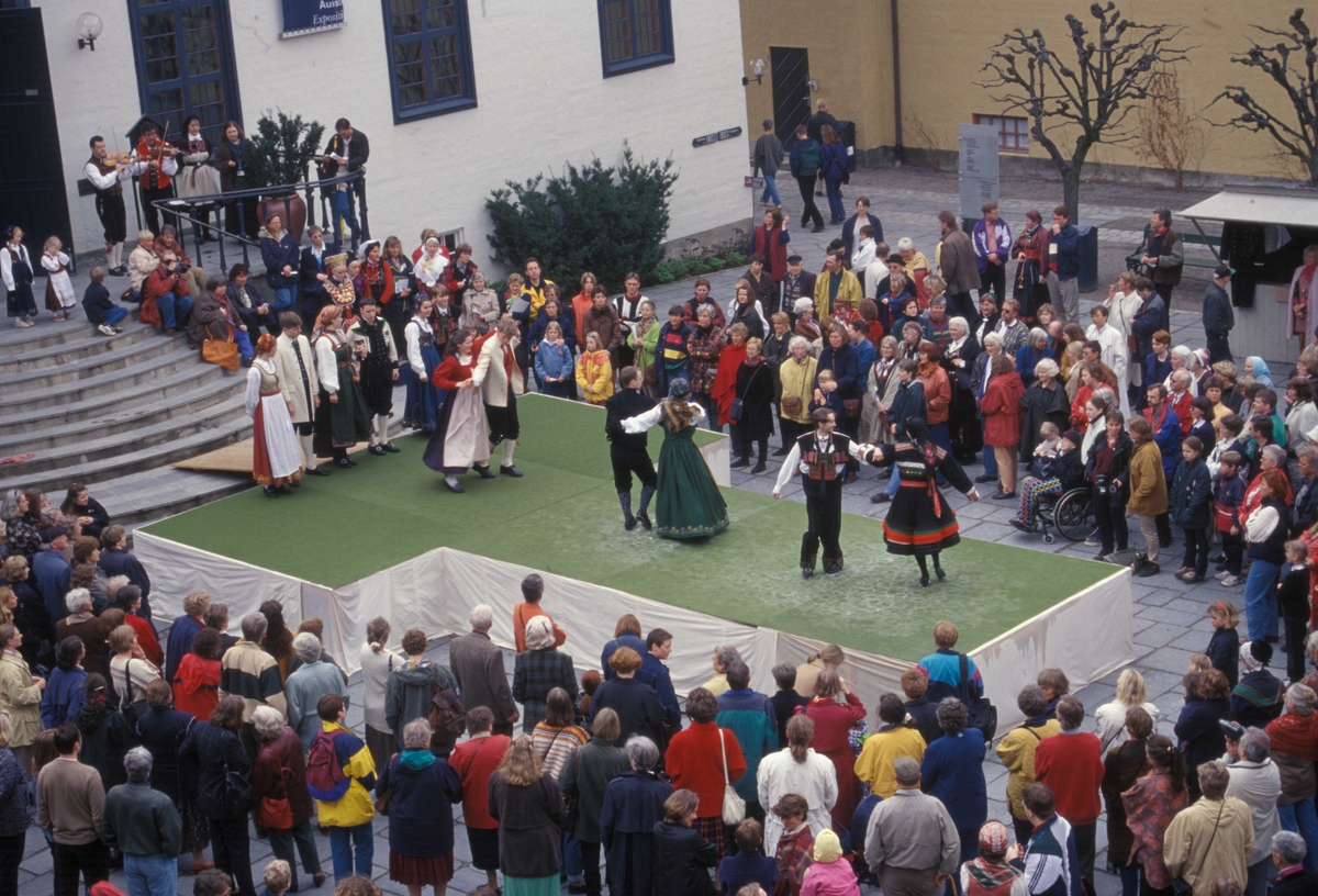 Dans på Torget, Bunadsdagen 10 mai 1998.