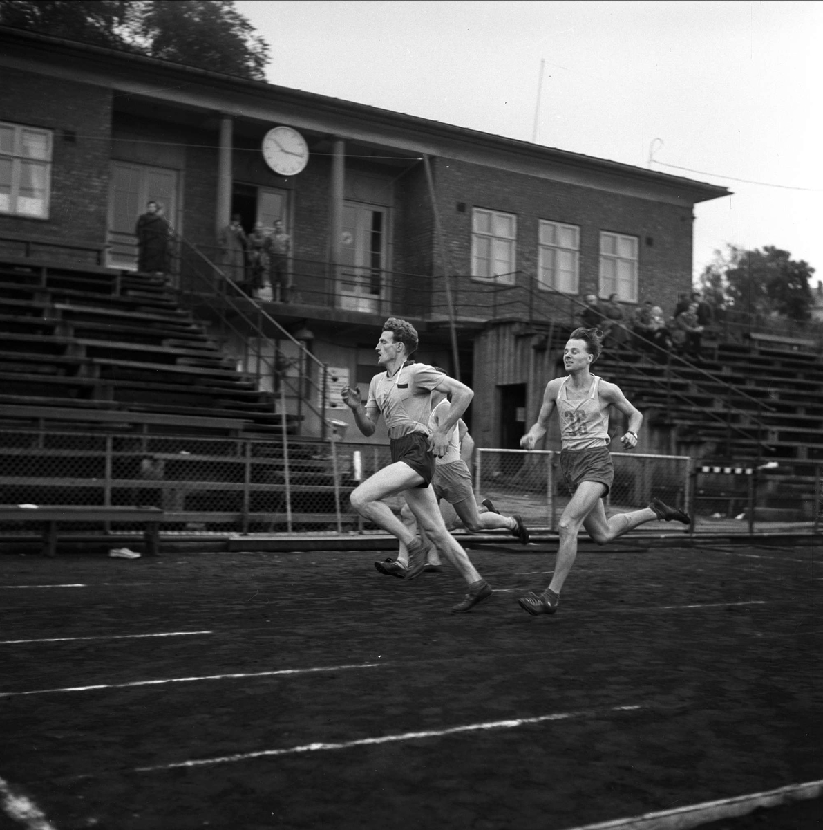 Idrettstevne, løp. Jordal, Oslo september 1953.