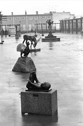 Veitvet, Oslo, november 1963, skulpturer.